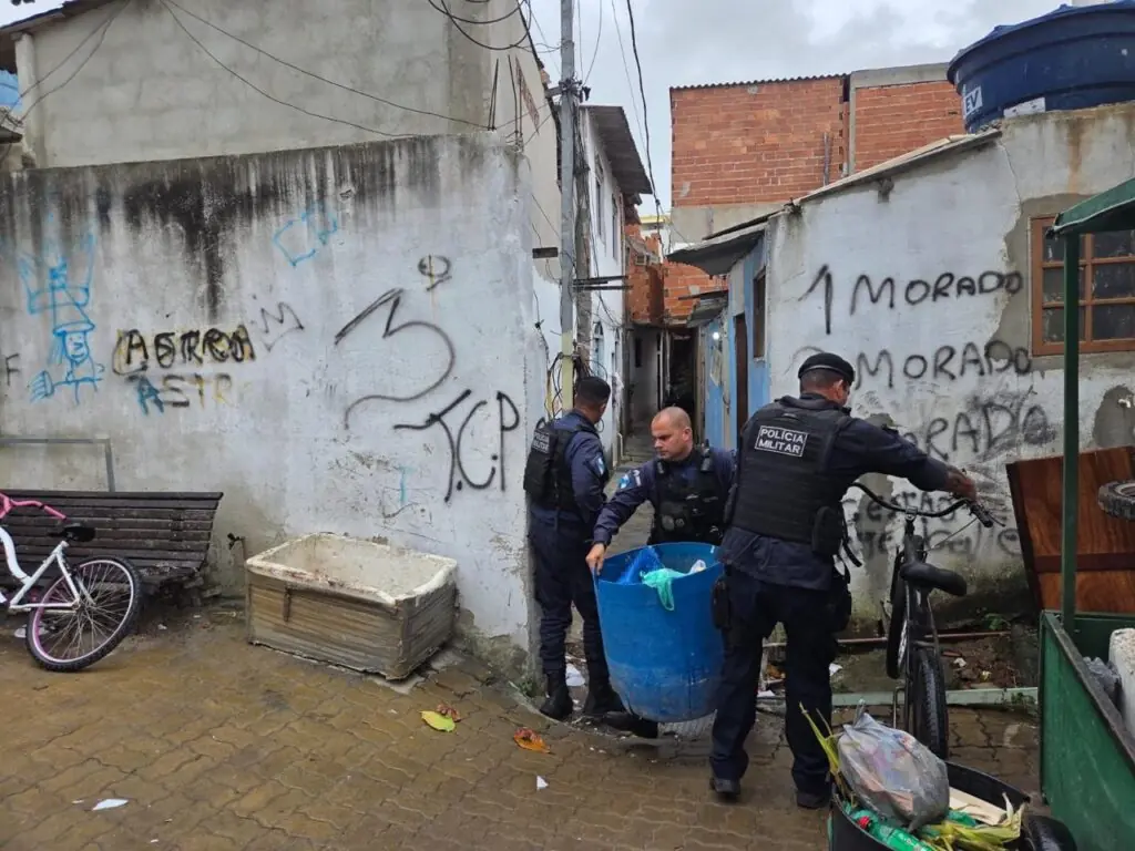 Operação com apoio do BAC é realizada no Buraco do Boi, em Cabo Frio