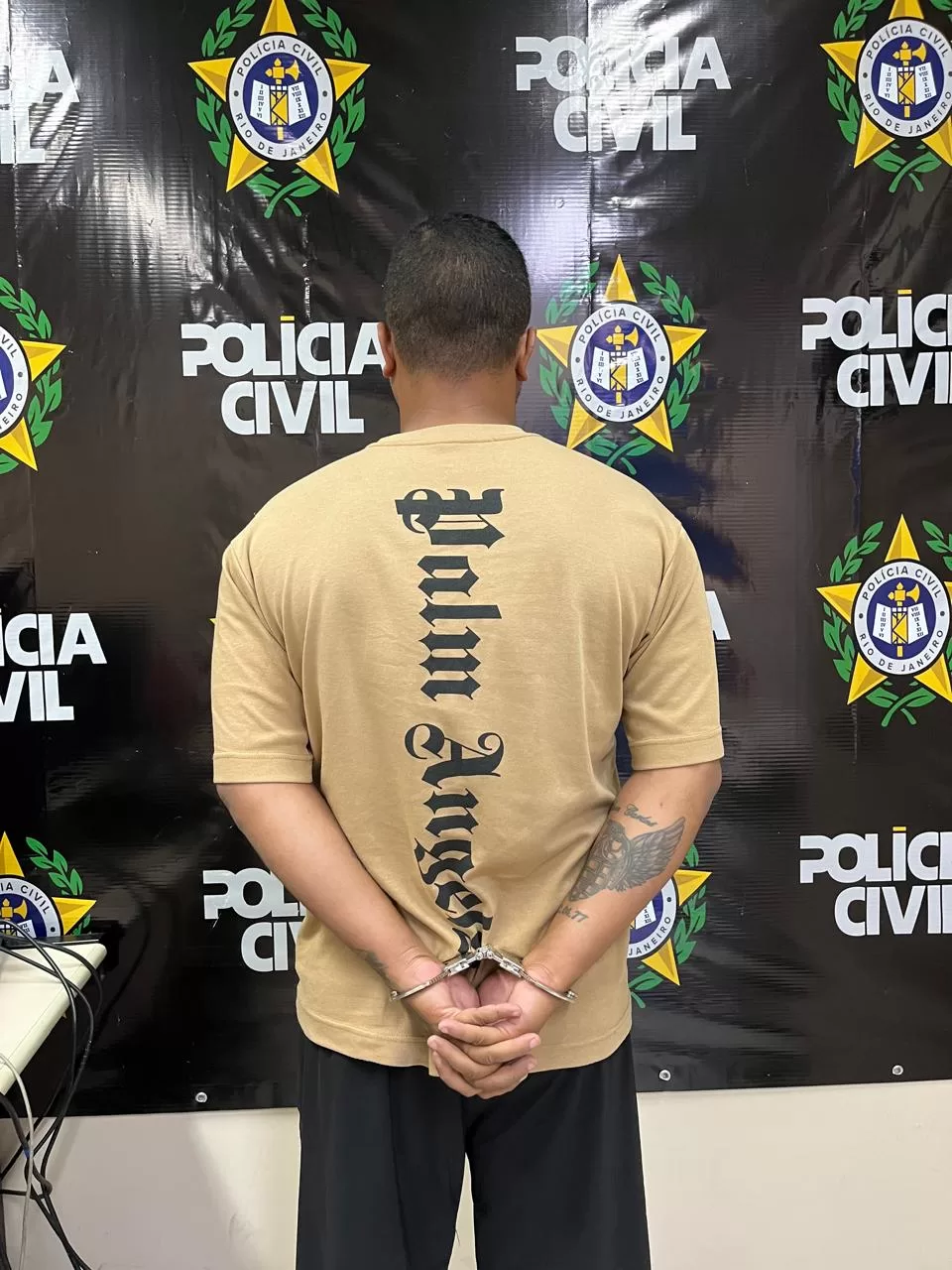 Homem é preso em Cabo Frio com carro e motocicleta roubados durante operação da Polícia Civil